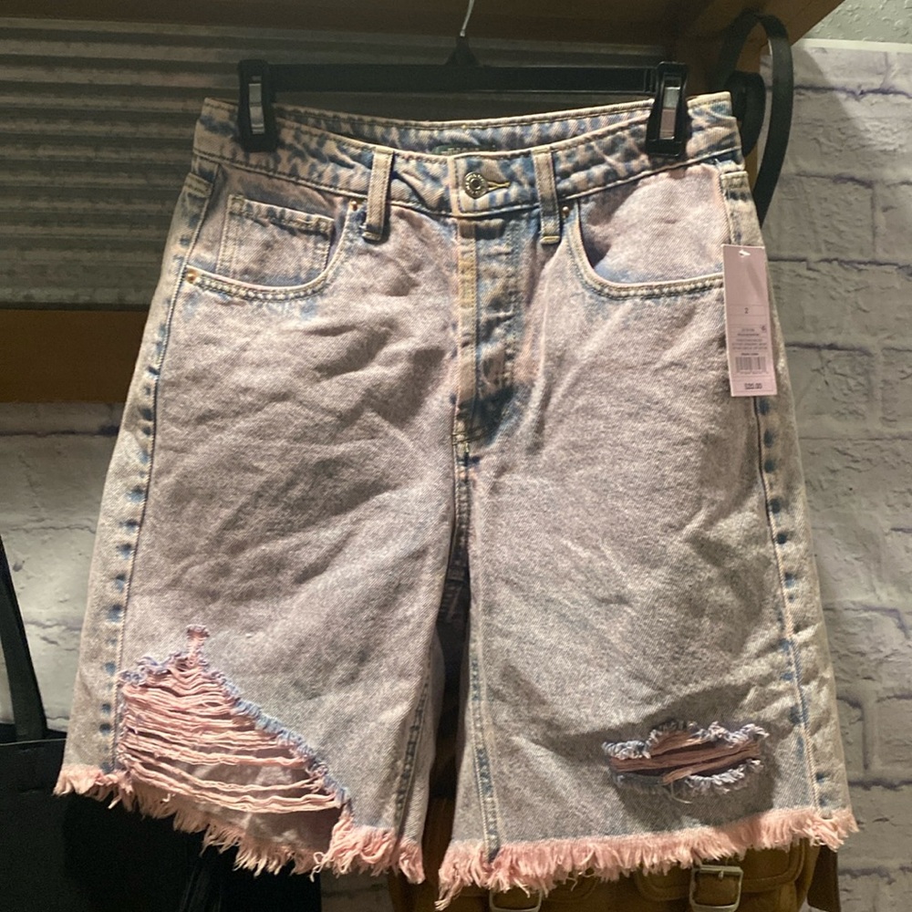 Women’s pink acid washed distressed shorts